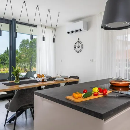 Villa Beautiful Celi With Pool In *